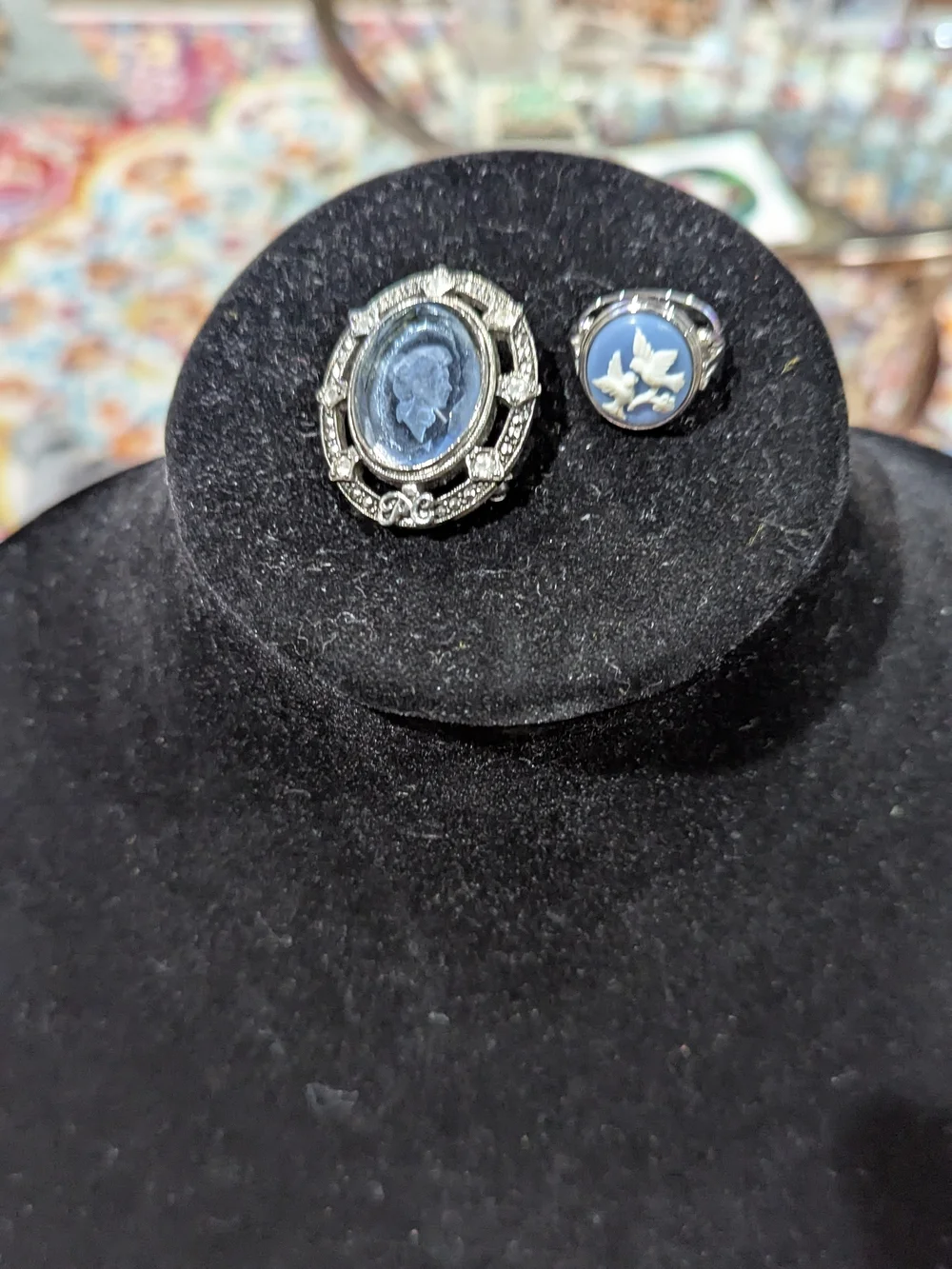 Blue Cameo and Dove Silver Tone Brooch & Ring Set